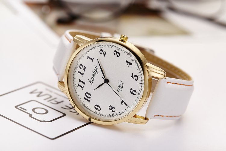 Đồng hồ Nam dây da màu Trắng trẻ trung thanh lịch 99k